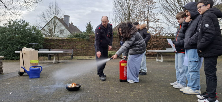 Spannender Besuch der Feuerwehr