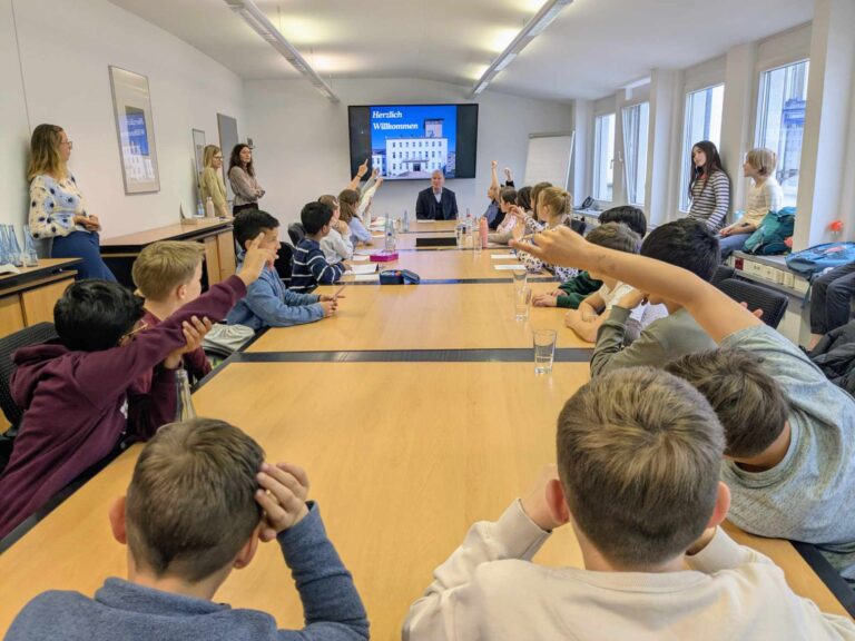 Die 5. Klassen auf Entdeckungsreise im Rathaus